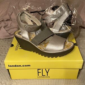 NIB FLY London Women's Silver “Bourgogna” Wedge Sandals sz:38